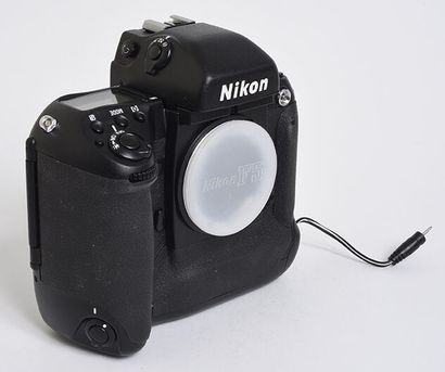 null Nikon F5 film camera + Nikon MF-28 back, modified to fit in the Aquatica 5

Aquatica...