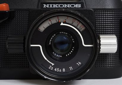 null Boitier argentique étanche Nikonos IV-A noir + objectif Nikkor AF 28mm ? F/2,5...