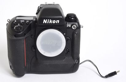 null Nikon F5 film camera + Nikon MF-28 back, modified to fit in the Aquatica 5

Aquatica...