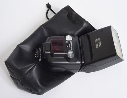 Flash Nikon Speedlight SB-26 avec son étui

Bon...