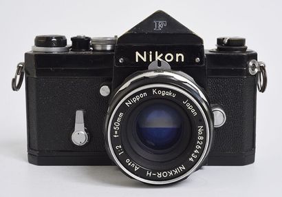 null Nikon F 70mm black film camera with EyeLevel prism + Nikkor-H Auto Nippon Kogaku...