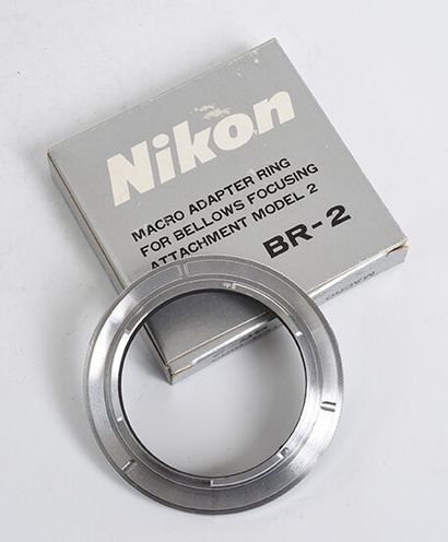 null Bague d'inversion Nikon modèle BR-2 pour soufflet macro Nikon, avec sa boite

Très...