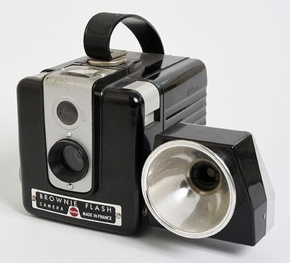 null Boitier argentique Bakélite Kodak Brownie Flash, avec son flash petit modèle

Bon...