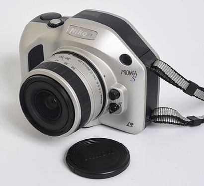 null Boitier Nikon AF Pronea S avec objectif zoom 30-60 ( Compact amateur)

Bon état,...