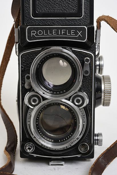 null Boitier argentique Bi objectif Rolleiflex, couleur noire, après guerre avec...