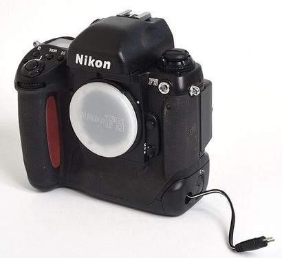 null Boitier argentique Nikon F5 + dos Nikon MF-28, modifié pour aller dans le caisson...