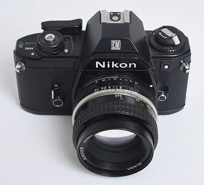 null Boitier argentique Nikon EM + objectif Nikkor Ai 50mm f/1,8 + pare-soleil

Bon...