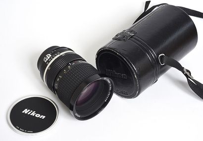 null Objectif Nikon (argentique) zoom Nikkor Ai 35-70 f/3,5 + étui cuir et 2 bouchons

Très...