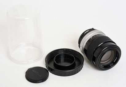 null Objectif Nikon argentique Nikkor nonAi 135mm f/2,8 avec boite de protection...