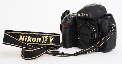 null 
Boitier argentique Nikon F6 avec sa sangle Nikon F6 et son bouchon




Très...