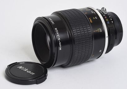 null Objectif Nikon (argentique) Micro Nikkor Ai 105mm f/4 et 2 bouchons

Très bon...