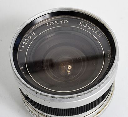 null Objectif Topcon RE-Auto Topcor Tokyo Kogaku 20mm f/4 avec son bouchon arrière

Bon...