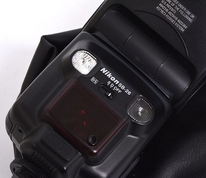 null Flash Nikon Speedlight SB-26 avec son étui

Bon état, fonctionnel