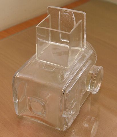 null Objet de décoration en cristal Suédois représentant un boitier Hasselblad modèle...