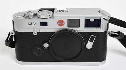 null Boitier argentique chromé Leica M7 avec sangle et bouchon

Très bon état, f...