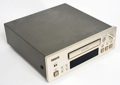 null Lecteur TEAC Stereo cassette Deck R-H500

Très bon état. Sans garantie de f...