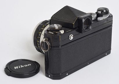null Nikon F 70mm black film camera with EyeLevel prism + Nikkor-H Auto Nippon Kogaku...