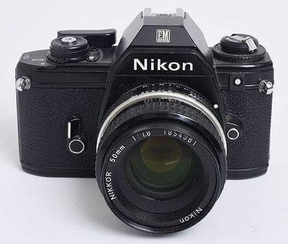 null Nikon EM film camera + Nikkor Ai 50mm f/1,8 lens + lens hood

Good condition,...