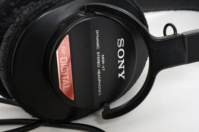 null Casque Stereo SONY Studio Monitor MDR-V7 Dynamic Stereo Headphones for Digital

Bon...