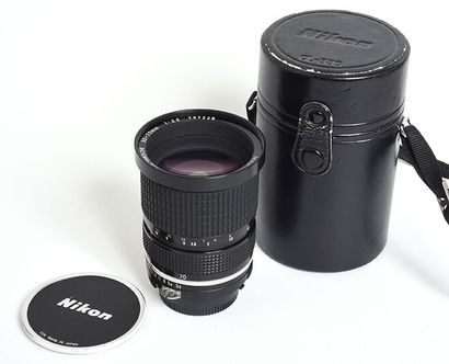 null Objectif Nikon (argentique) zoom Nikkor Ai 35-70 f/3,5 + étui cuir et 2 bouchons

Très...