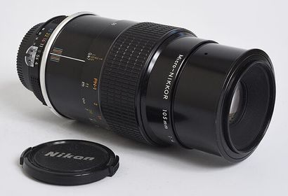 null Objectif Nikon (argentique) Micro Nikkor Ai 105mm f/4 et 2 bouchons

Très bon...