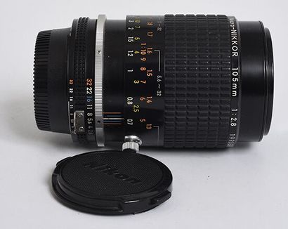 null Nikon macro lens (film) Tele Micro Nikkor Ai 105mm f/2,8 and 2 caps

Very good...