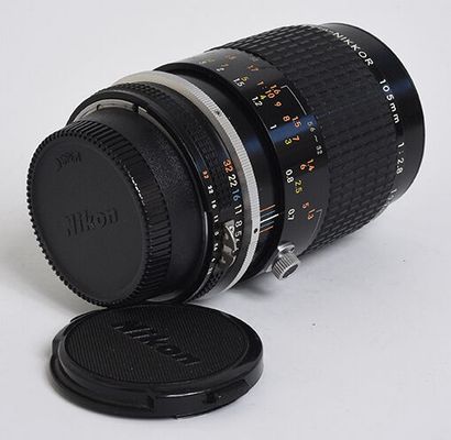 null Objectif macro Nikon (argentique) Télé Micro Nikkor Ai 105mm f/2,8 et 2 bouchons

Très...