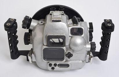 null Aquatica 5 scuba diving case, specific for the modified Nikon F5, complete with

handles...
