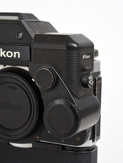 null Boitier argentique Nikon F2 chromé avec viseur DP-2 et son Servo moteur DS-1...