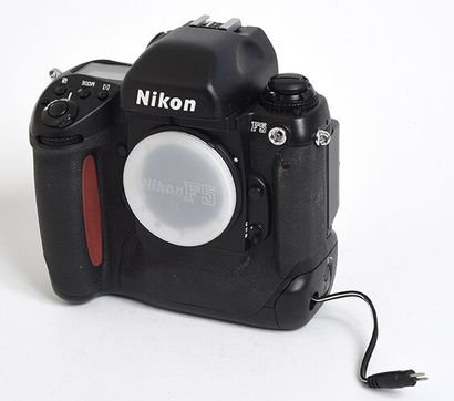 Boitier argentique Nikon F5 + dos Nikon MF-28,...