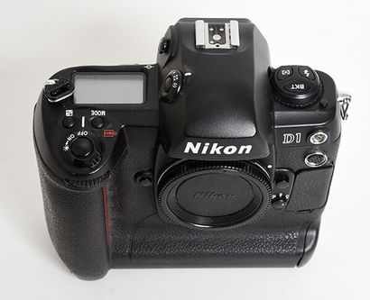 null Boitier numérique Pro Nikon D1 AF et son bouchon

Bon état, manque caoutchouc...