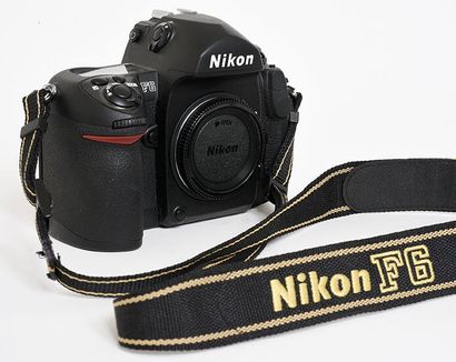 null 
Boitier argentique Nikon F6 avec sa sangle Nikon F6 et son bouchon




Très...