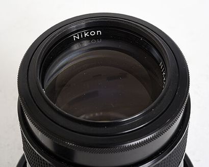null Objectif Nikon argentique Nikkor nonAi 135mm f/2,8 avec boite de protection...
