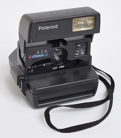 null Boitier Polaroid pliant Close Up avec flash intégré et sa sangle

Bon état....