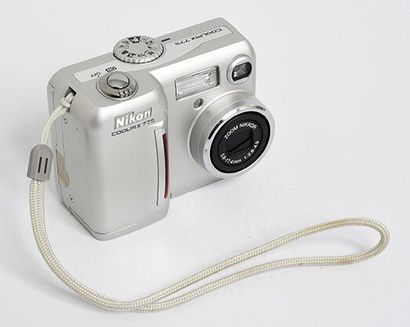 null Boitier numérique chromé Nikon CoolPix 775, zoom Nikkor 5,8-17,4 f/2,8-4,9,...