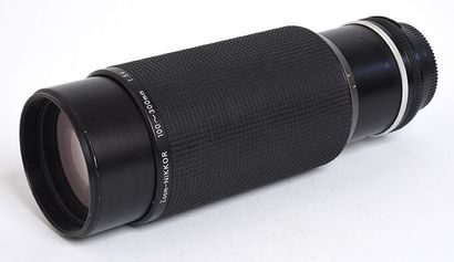 null Nikon (film) Tele Zoom Nikkor Ais 100-300mm f/5,6 and 1 cap

Good condition,...