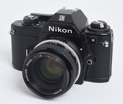 Boitier argentique Nikon EM + objectif Nikkor...