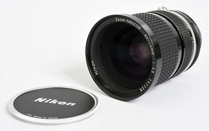 null Nikon (film) zoom lens Nikkor Ai 35-70 f/3,5 + leather case and 2 caps

Very...