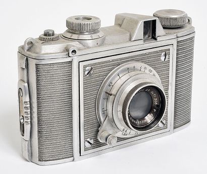 null Compact silver case, very nice art deco decoration with Angénieux Paris lens

type...