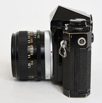null Boitier argentique noir Canon F1, viseur EyeLevel + objectif Canon FD 50mm f/1,4,...
