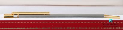 null MUST DE CARTIER 

Ballpoint pen with double patina of gold and silver - N°227444...