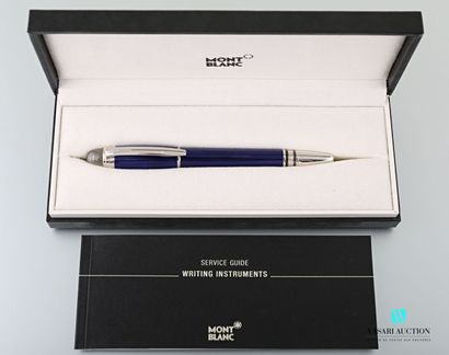 null MONTBLANC

Starwalker Blue rollerball pen in polished platinum with translucent...