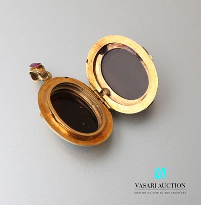 null Pendant medallion photo holder in yellow gold 750 thousandths set with onyx,...