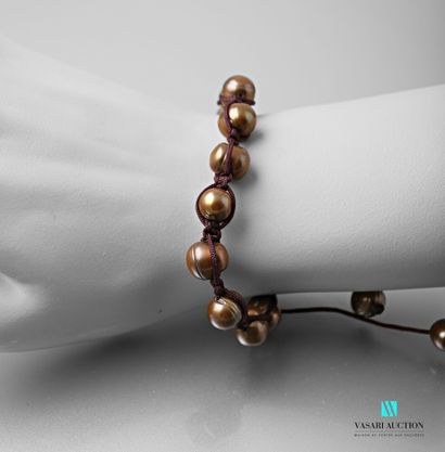 null Bracelet on brown cotton cord decorated with brown beads