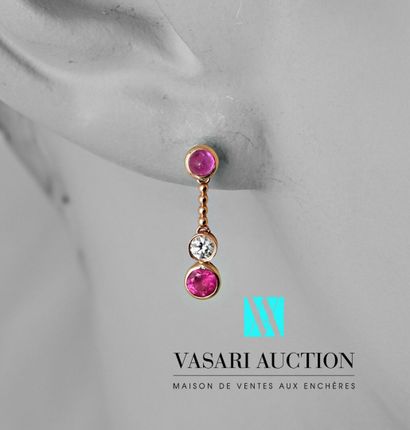 null Pair of earrings in pink gold 750 thousandths adorned with two cabochon rubies...