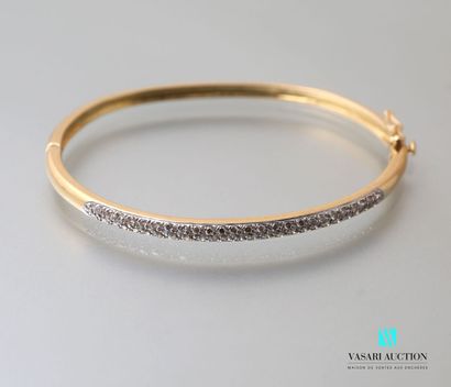null Bracelet demi-jonc in yellow gold 750 thousandth, the upper part paved with...