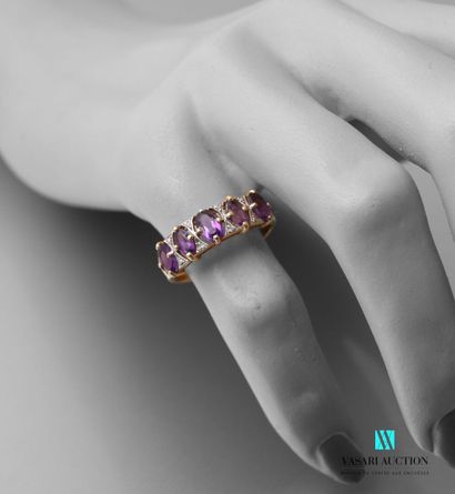 null Yellow gold ring 750 thousandth set with five oval amethysts and two small diamonds...