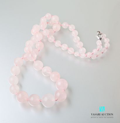 null Necklace of pearls of pink quartz in fall, the clasp snap hook out of steel.

Length...