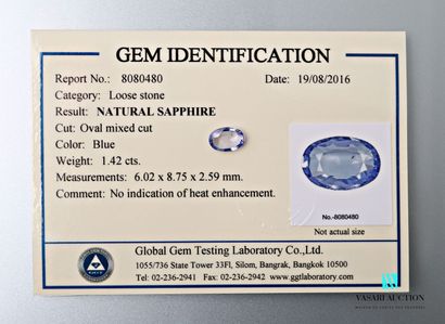 null Saphir de taille ovale calibrant 1,42 carats accompagné de son certificat n°...