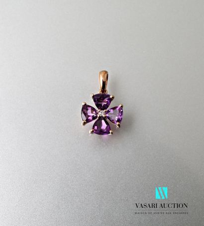 null Pendant flower in pink gold 750 thousandth, the petals decorated with four amethysts...